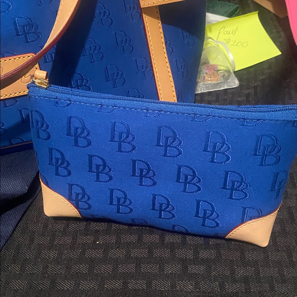 Dooney & Bourke Blue Signature Print Satchel Purse w/ makeup bag, set of 5 - Picture 4 of 15